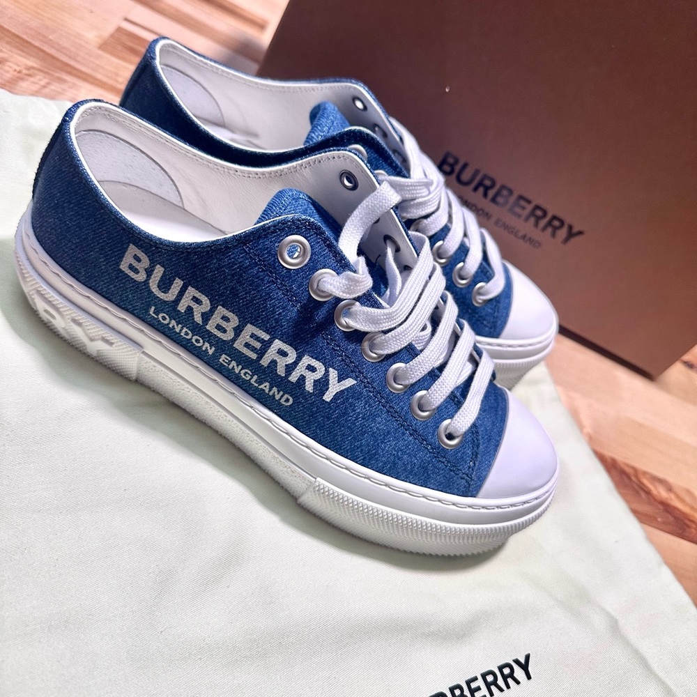Brand new Burberry sneakers size 7.5